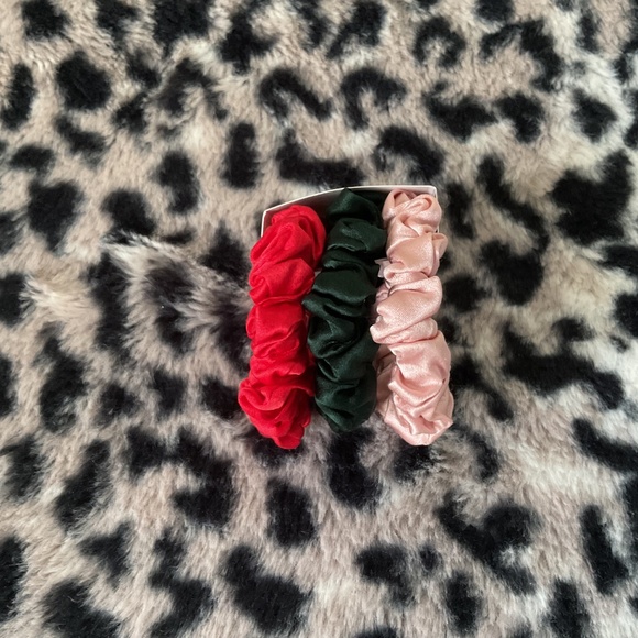 Teleties Silk Scrunchies 3pcs - Picture 4 of 6
